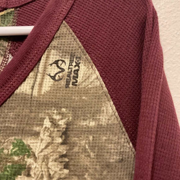 Women camo V-neck, long sleeve shirt - Picture 2 of 7